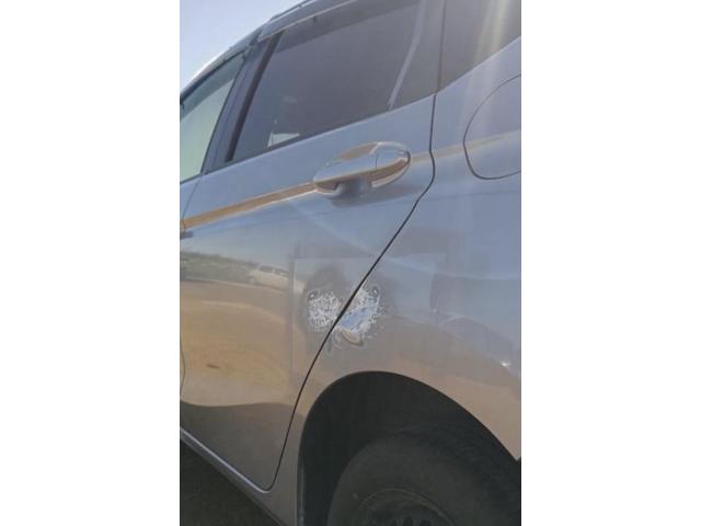 ホンダ　フィットハイブリッド　上越市　後ろのドア・クォーター・サイドステップキズ・へこみ直し　