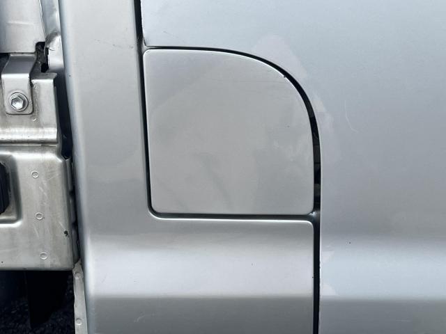 トヨタ　タウンエーストラック　板金・外装補修　中古品同色ドア　運転席ドア交換　キーシリンダ交換　給油蓋の微調整　