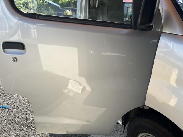 トヨタ　タウンエーストラック　板金・外装補修　中古品同色ドア　運転席ドア交換　キーシリンダ交換　給油蓋の微調整　