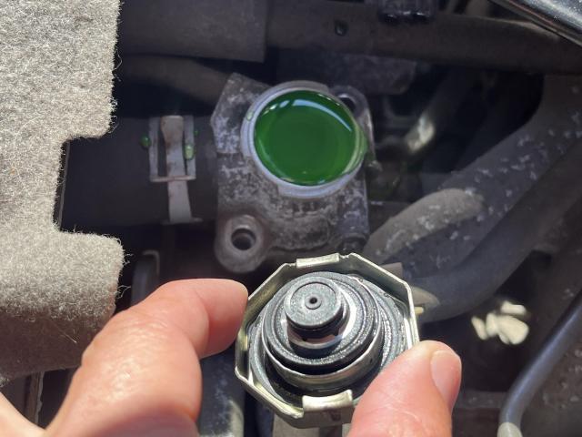 スズキ　エブリイワゴン　メンテナンス・日常点検  　オーバーヒート警告ランプ点滅　水温センサー　サーモスタット　ウォータープレッシャーキャップ　LLC　