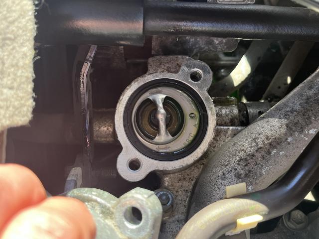 スズキ　エブリイワゴン　メンテナンス・日常点検  　オーバーヒート警告ランプ点滅　水温センサー　サーモスタット　ウォータープレッシャーキャップ　LLC　