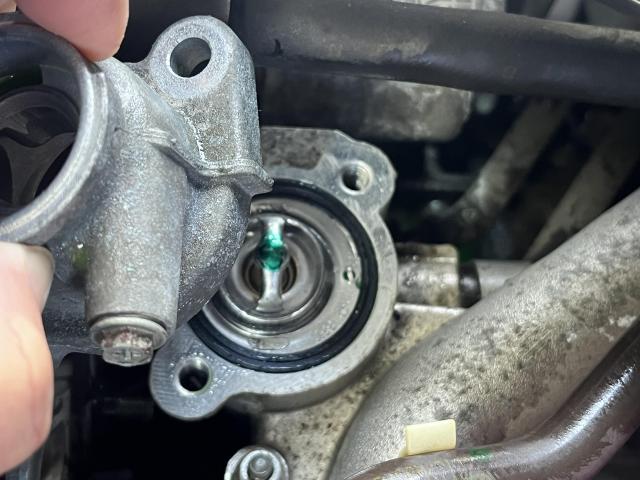 スズキ　エブリイワゴン　メンテナンス・日常点検  　オーバーヒート警告ランプ点滅　水温センサー　サーモスタット　ウォータープレッシャーキャップ　LLC　