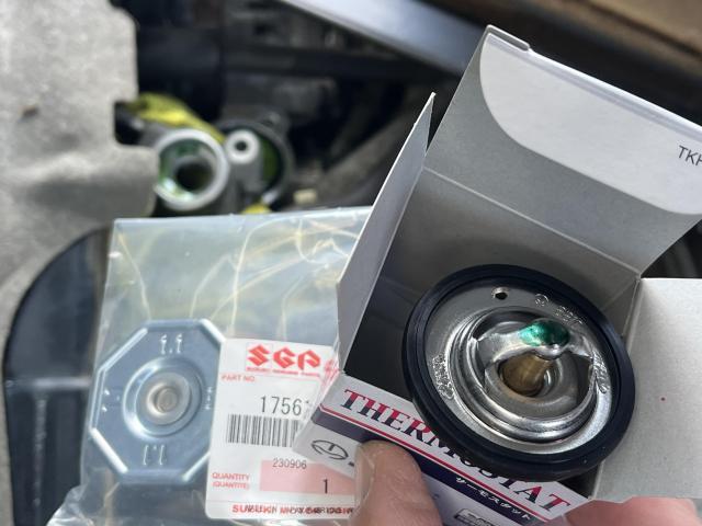 スズキ　エブリイワゴン　メンテナンス・日常点検  　オーバーヒート警告ランプ点滅　水温センサー　サーモスタット　ウォータープレッシャーキャップ　LLC　