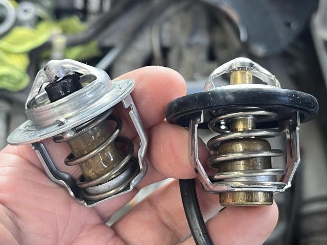 スズキ　エブリイワゴン　メンテナンス・日常点検  　オーバーヒート警告ランプ点滅　水温センサー　サーモスタット　ウォータープレッシャーキャップ　LLC　