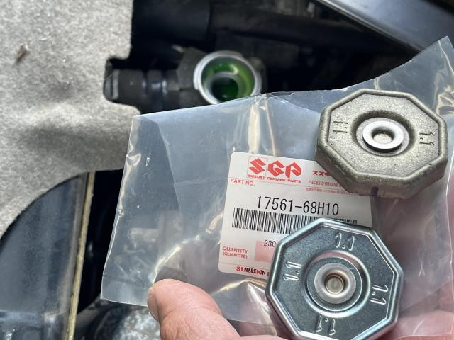 スズキ　エブリイワゴン　メンテナンス・日常点検  　オーバーヒート警告ランプ点滅　水温センサー　サーモスタット　ウォータープレッシャーキャップ　LLC　