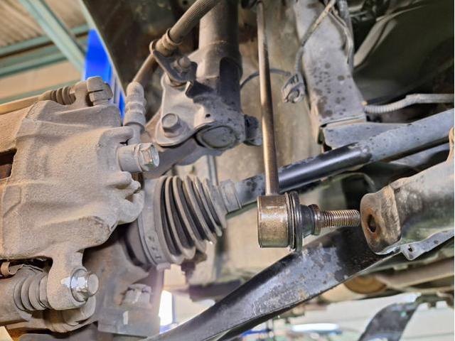 ゼストスパーク　スタビリンクブーツ下側交換　新車リース　販売　整備　シンユウ高知店　高知県　高知市　大津　自動車販