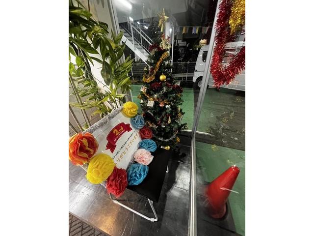 ２周年とクリスマスツリー！スリークロスシンユウ高松店　香川県　高松市　国分寺　自社ローン 販売　中古車販売　新車　リース　整備　車検　土日営業　日常作業