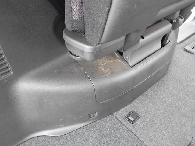 NISSAN　セレナ　内装クリーニング作業
徳島県徳島市川内町でのタイヤ交換・鈑金塗装・車検・整備の事ならシンユウ徳島本店へお問い合わせ下さい！
