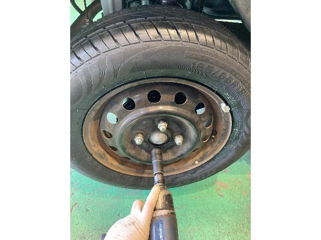 三菱　トッポ　タイヤ交換　徳島県徳島市川内町でのタイヤ交換、板金塗装、車検、整備の事ならシンユウ徳島本店へお問い合わせ下さい！
