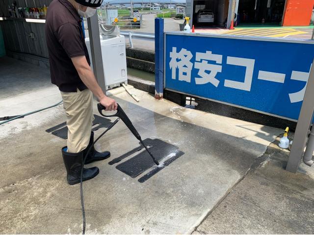 マットのクリーニングもお任せ下さい！【徳島県 徳島市 川内町でのタイヤ交換・車検・整備のことなら シンユウ 徳島本店 へお問い合わせください！！】