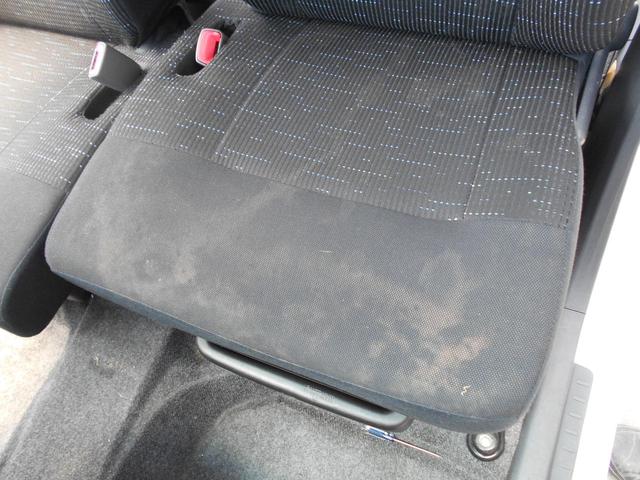 SUBARU　ステラ　内装クリーニング作業
徳島県徳島市川内町でのタイヤ交換・鈑金塗装・車検・整備の事ならシンユウ徳島本店へお問い合わせ下さい！
