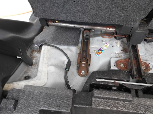 SUBARU　ステラ　内装クリーニング作業
徳島県徳島市川内町でのタイヤ交換・鈑金塗装・車検・整備の事ならシンユウ徳島本店へお問い合わせ下さい！
