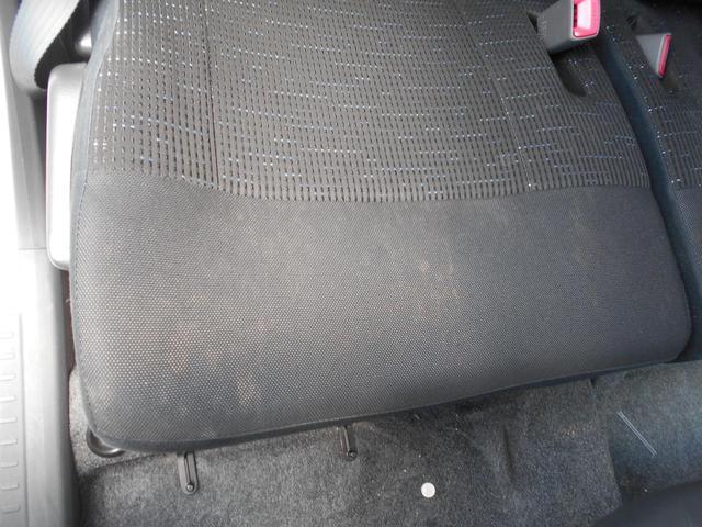 SUBARU　ステラ　内装クリーニング作業
徳島県徳島市川内町でのタイヤ交換・鈑金塗装・車検・整備の事ならシンユウ徳島本店へお問い合わせ下さい！
