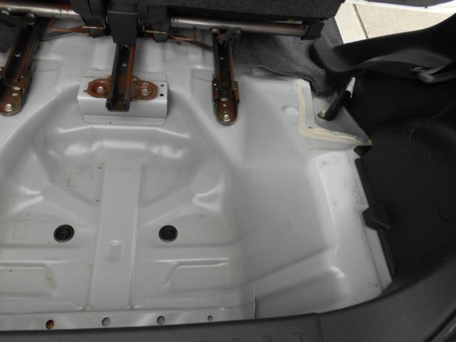 SUBARU　ステラ　内装クリーニング作業
徳島県徳島市川内町でのタイヤ交換・鈑金塗装・車検・整備の事ならシンユウ徳島本店へお問い合わせ下さい！
