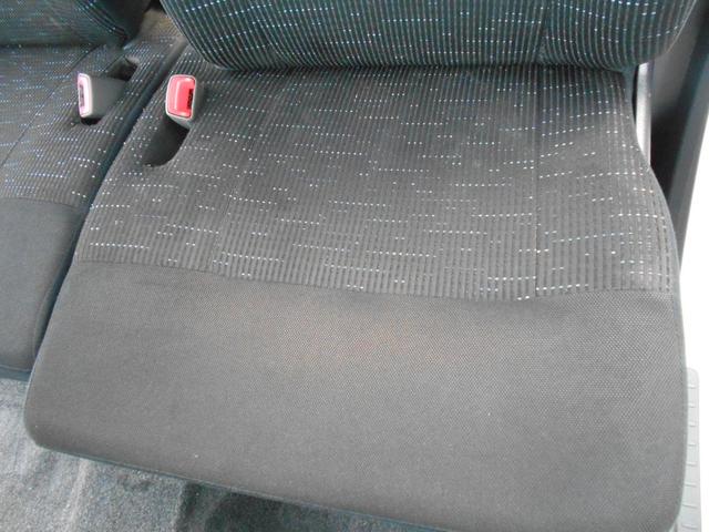 SUBARU　ステラ　内装クリーニング作業
徳島県徳島市川内町でのタイヤ交換・鈑金塗装・車検・整備の事ならシンユウ徳島本店へお問い合わせ下さい！
