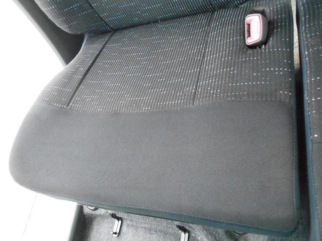 SUBARU　ステラ　内装クリーニング作業
徳島県徳島市川内町でのタイヤ交換・鈑金塗装・車検・整備の事ならシンユウ徳島本店へお問い合わせ下さい！
