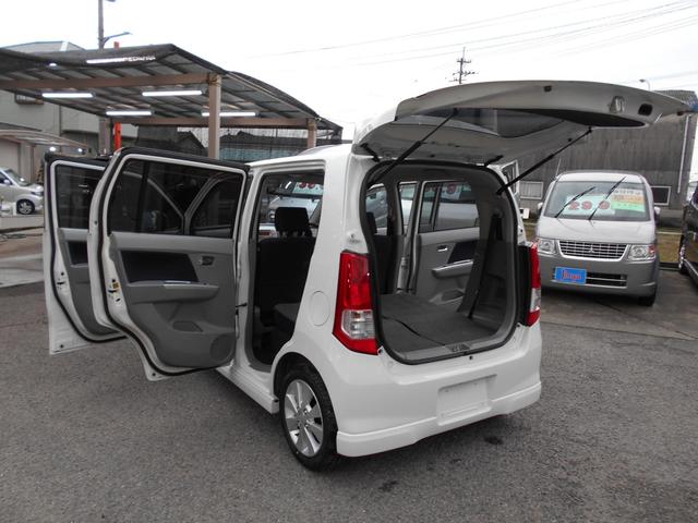 SUZUKI　ワゴンR　内装クリーニング作業
徳島県徳島市川内町でのタイヤ交換・鈑金塗装・車検・整備の事ならシンユウ徳島本店へお問い合わせ下さい！
