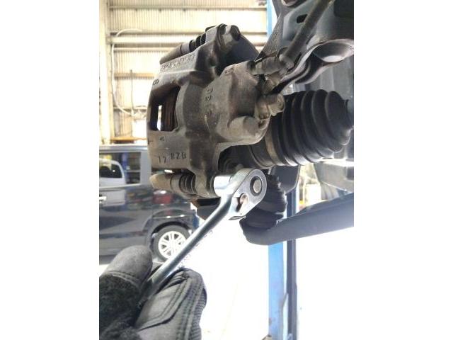 ダイハツ　ミライース　フロントブレーキパッド　交換