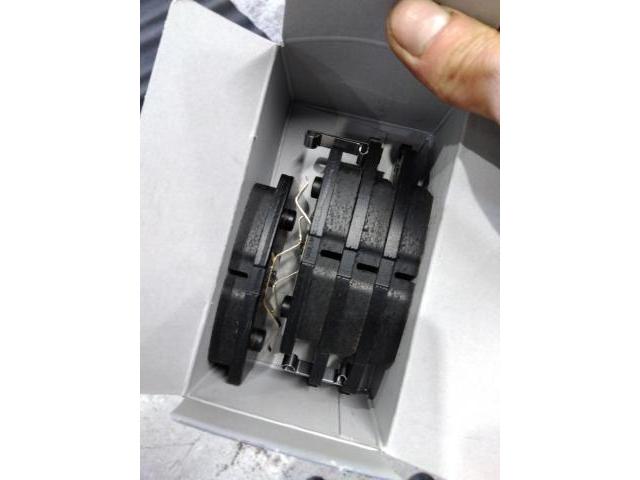 ダイハツ　ミライース　フロントブレーキパッド　交換