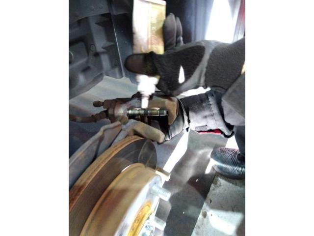 ダイハツ　ミライース　フロントブレーキパッド　交換