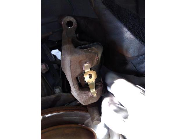 ダイハツ　ミライース　フロントブレーキパッド　交換