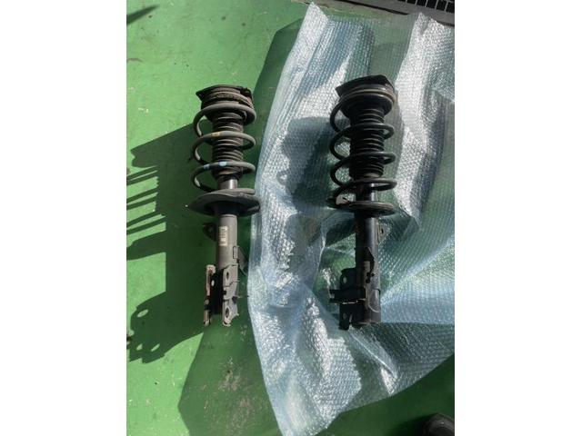 日産　セレナ　ドライブシャフトＡＳＳＹ　ストラット　ロアアーム　ファンベルト交換