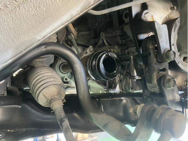 日産　セレナ　ドライブシャフトＡＳＳＹ　ストラット　ロアアーム　ファンベルト交換