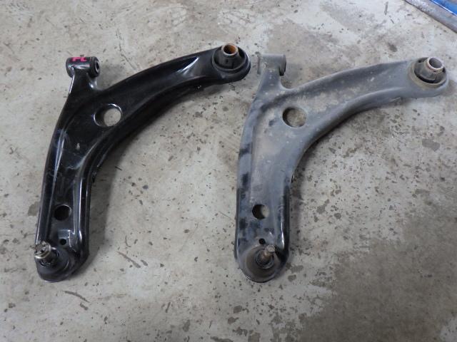 【2266】/アクアNHP10右フロントロアアーム 【大得価，人気SALE】