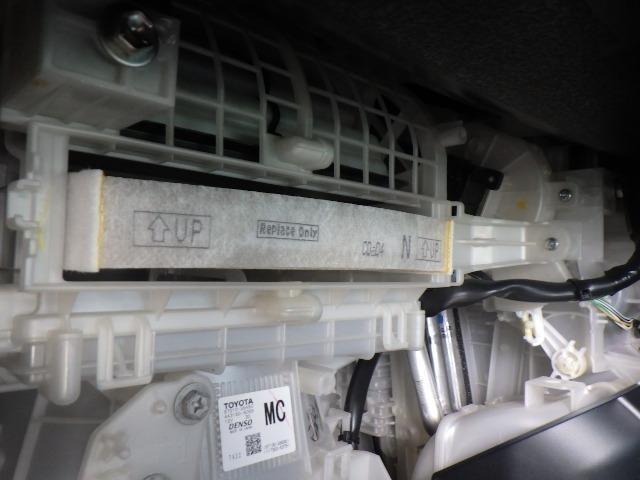 トヨタ ZWR80G エスクァイア エアコンフィルター交換 香川県 観音寺市 作業 サムライモータース ZWR80 80エスクァイア 交換方法 外し方 取り付け方 エアコンフィルター 場所 位置