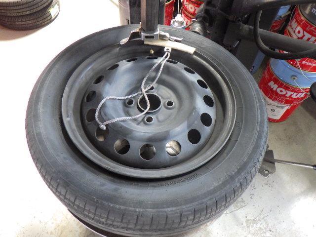 トヨタ NHP10 アクア 持ち込み 15インチ タイヤ交換 香川県 観音寺市 サムライモータース 作業 海外タイヤ 輸入タイヤ 175/65R15 持ち込みタイヤ交換