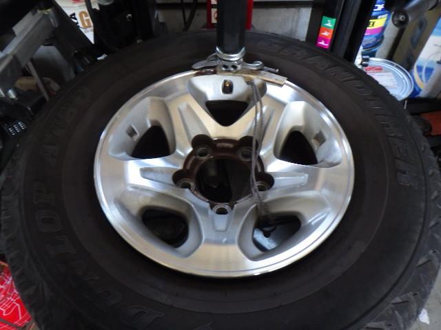 トヨタ GRJ76 ランドクルーザー７０ 持ち込み 16インチ タイヤ交換 香川県 観音寺市 サムライモータース 作業 70ランクル ランクル70 ダンロップ 265/70R16 持ち込みタイヤ交換