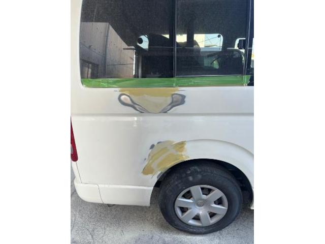 トヨタ　ハイエースバン　塗装