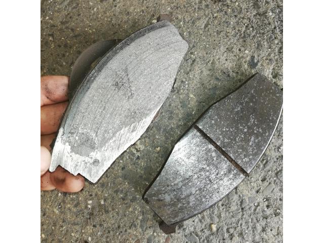 日産　アトラス　SR4F23　ブレーキ　ガーガー音　ゴーゴー音　異音　パッド　ローター　キャリパー　ピストン　愛媛　松山　松末　桑原　畑寺　束本　東野　樽味　福音寺　久米