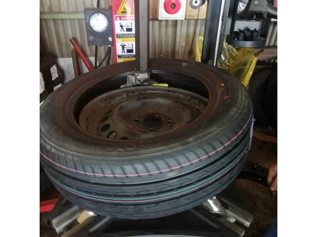 ホンダ　フィットハイブリッド　GP5　タイヤ　持込　交換　3本　愛媛　松山　松末　桑原　畑寺　束本　東野　樽味　福音寺　久米