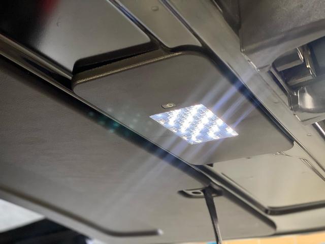 トヨタ　200系ハイエース　ライト　LED化【香川県　高松市で持込でのタイヤ交換・パーツ取付　国産車・輸入車のカスタムは　Ｓｌｅｅｅｐｅｒ　スリーパー　へお問合わせ下さい！！】