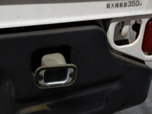【もっと光を！】スバル／サンバートラック　バックランプ球交換
【香川県　高松市でお車のデントリペア・ウインドリペア・凹み修理・パーツ取付の事なら　なかむらモータース　へお任せください！！】