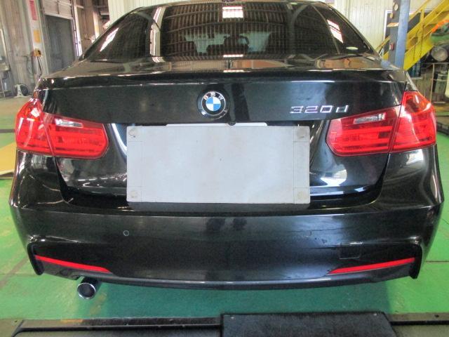 BMW　320d　前ドラレコ取付 【＠車検＠パーツ持込取付＠修理＠交換＠その他＠徳島県＠徳島市＠板野郡＠板金　コーティング＠車】ノヴィルカーベイス松茂サービス工場にお任せください！！