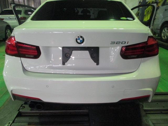 BMW　320i　前後ドラレコ取付 【＠車検＠パーツ持込取付＠修理＠交換＠その他＠徳島県＠徳島市＠板野郡＠板金　コーティング＠車】ノヴィルカーベイス松茂サービス工場にお任せください！！