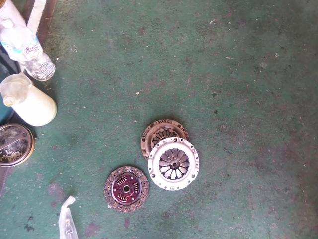 スズキ　エブリー　クラッチ　オーバーホール【愛媛県　松山市で持込でのパーツのナビ・ＥＴＣ・ドライブレコーダー等の取付・持込タイヤの交換・修理・整備・車検と言えば　門間自動車　へお気軽にお持込下さい！！】