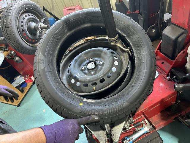 ホンダ　Ｎ－ＢＯＸ　足回り修理・整備　タイヤ交換