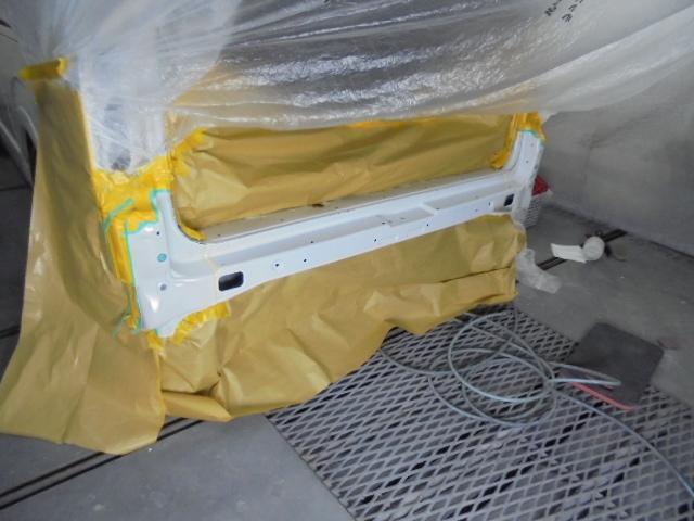 トヨタ　ハイエースバン　リヤバンパー　バックドア　キズ・へこみ直し　塗装　