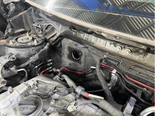 トヨタ【プリウスα】　ブレーキ修理