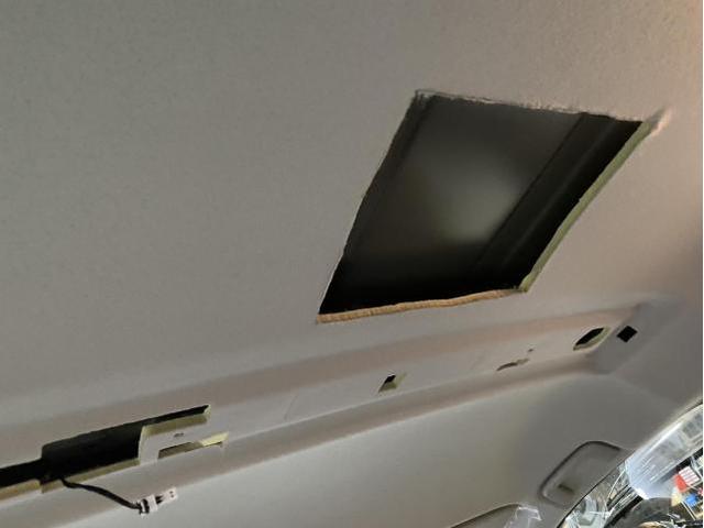 三菱　デリカＤ：５　天吊り作業