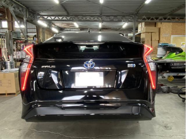 トヨタ　プリウス　字光式ナンバー