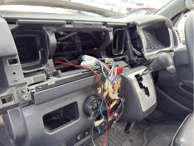 トヨタ　ハイエースバン　バックカメラ取付