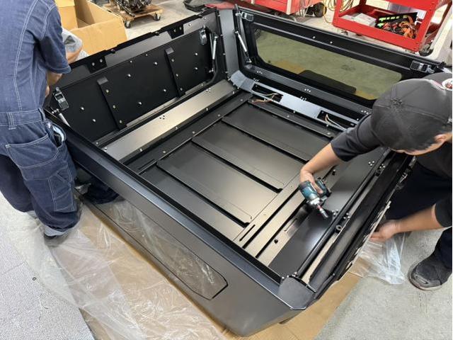 トヨタ　ハイラックスサーフピックアップ
キャノピー取付