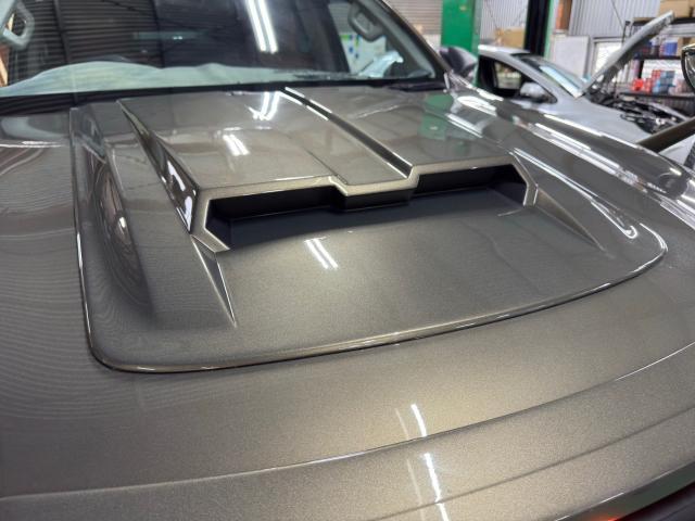 トヨタ　ハイラックスピックアップ　ボンネットフード取り付け