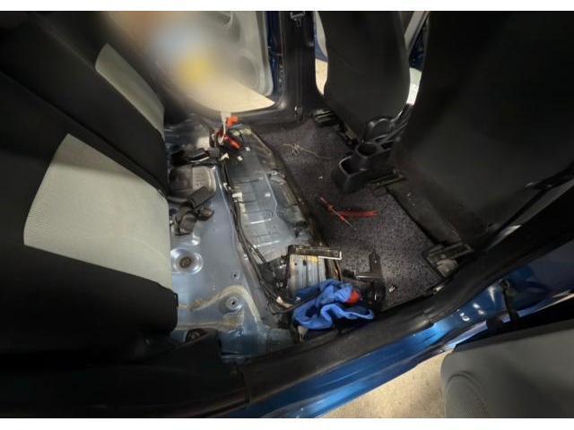 トヨタ　アクア　　
ハイブリッドバッテリー交換