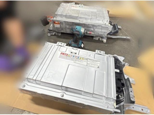 トヨタ　アクア　　
ハイブリッドバッテリー交換