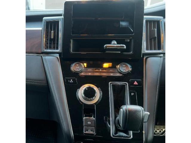 三菱　デリカＤ：５　　
メモリーナビ取付